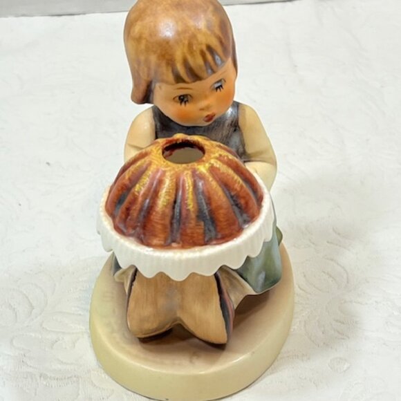 Vintage Goebel Hummel Porcelain Girl Birthday Cake Figurine #338 - Picture 7 of 15